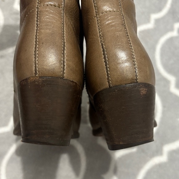 Frye Brown Leather lace up heeled Ankle Boots - Picture 5 of 14